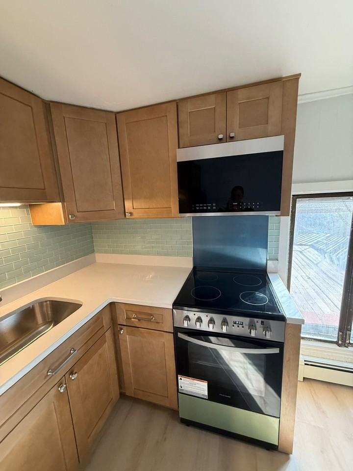 35 Bowen Street - Photo 3 of 34