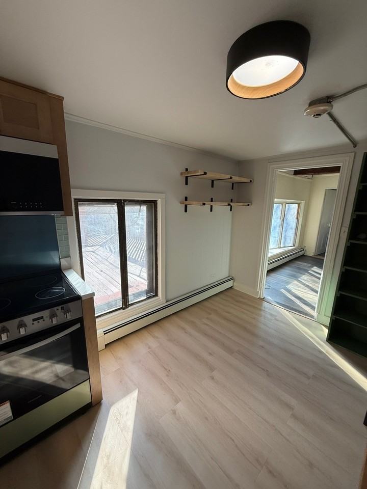 35 Bowen Street - Photo 4 of 34