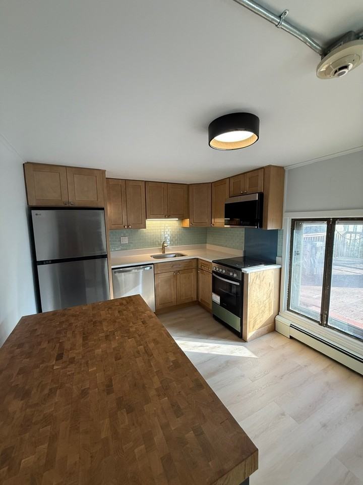 35 Bowen Street - Photo 5 of 34