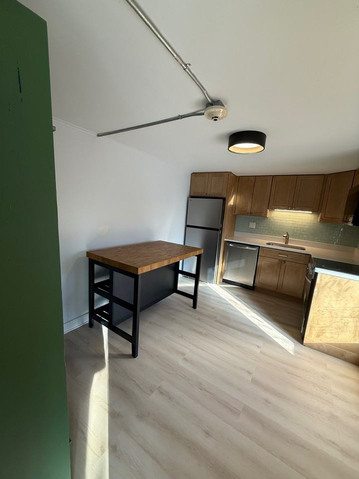 35 Bowen Street - Photo 6 of 34