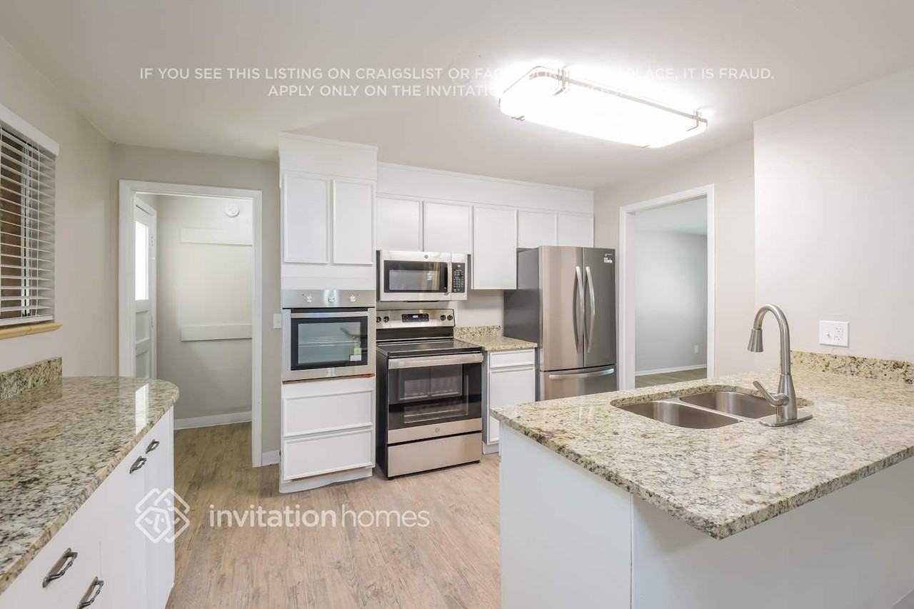 641 E Geddes Ave - Photo 7 of 16