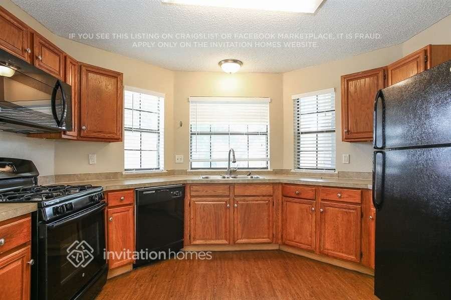 2800 Claremont Dr - Photo 5 of 12