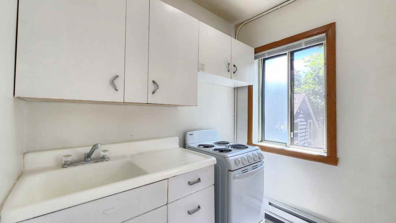 1258 10th St. North - Photo 4 of 35