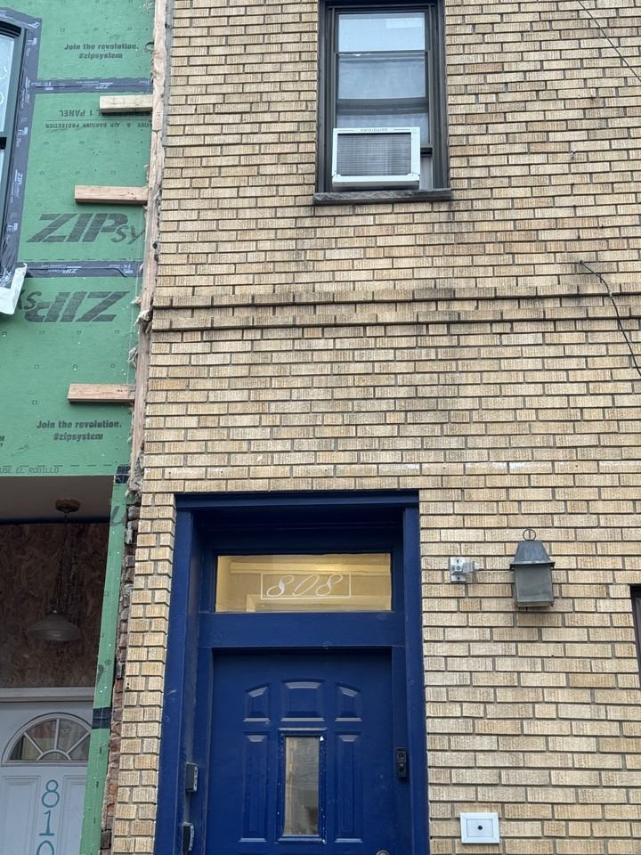 808 S. 10th St - Photo 2 of 9