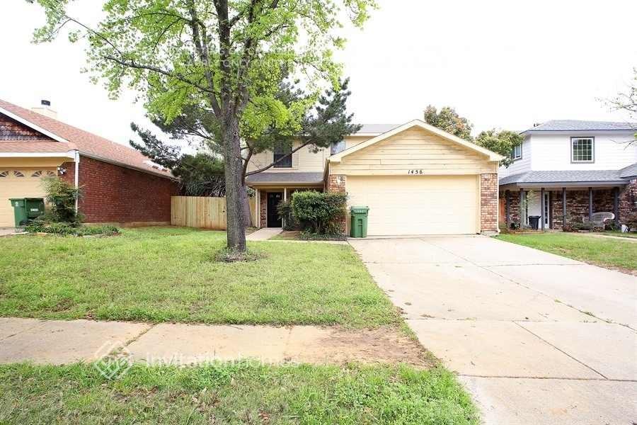 1456 Thistlewood Ln - Photo 2 of 19