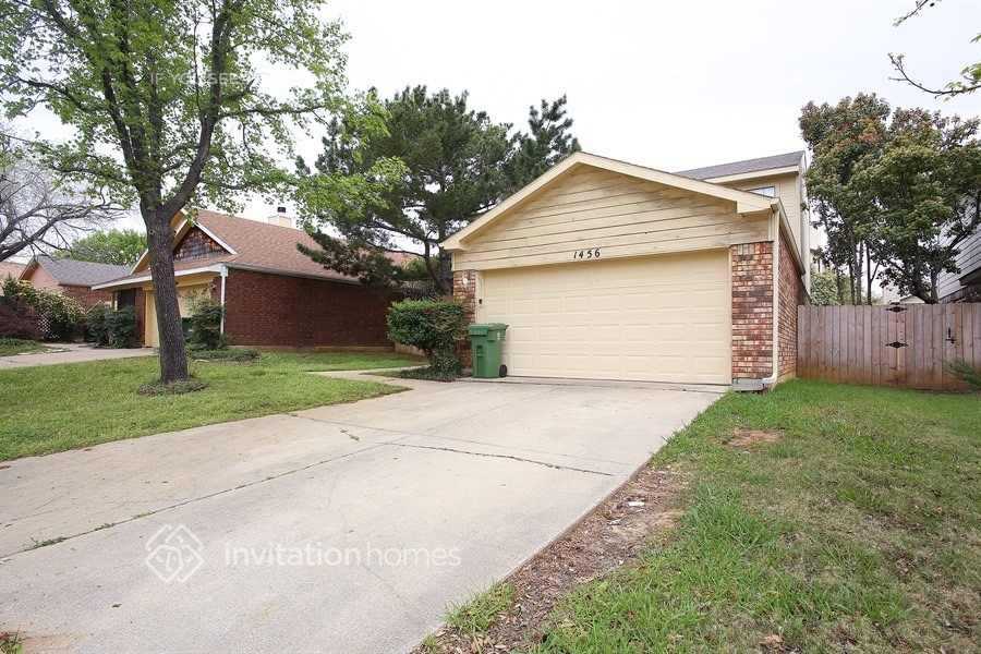 1456 Thistlewood Ln - Photo 3 of 19