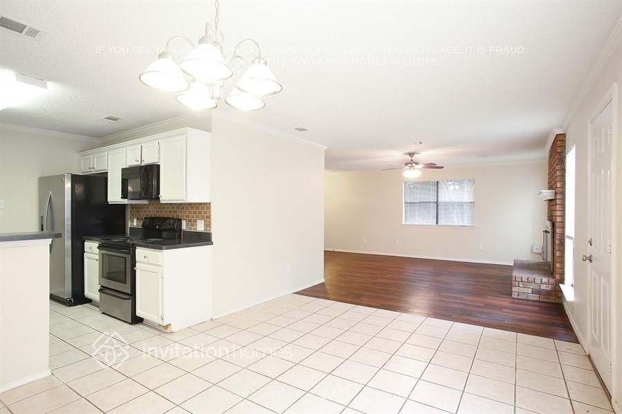 1456 Thistlewood Ln - Photo 6 of 19