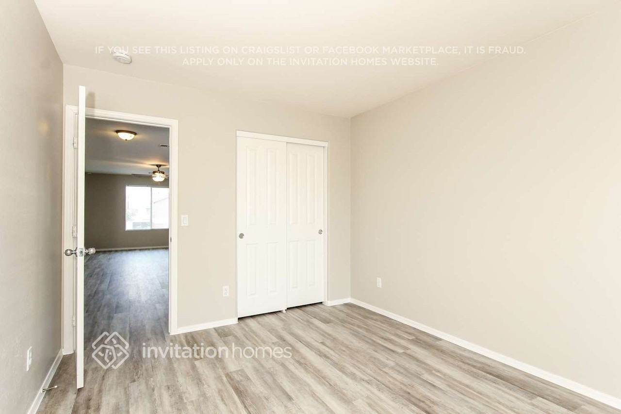 14226 W Hearn Rd - Photo 5 of 16