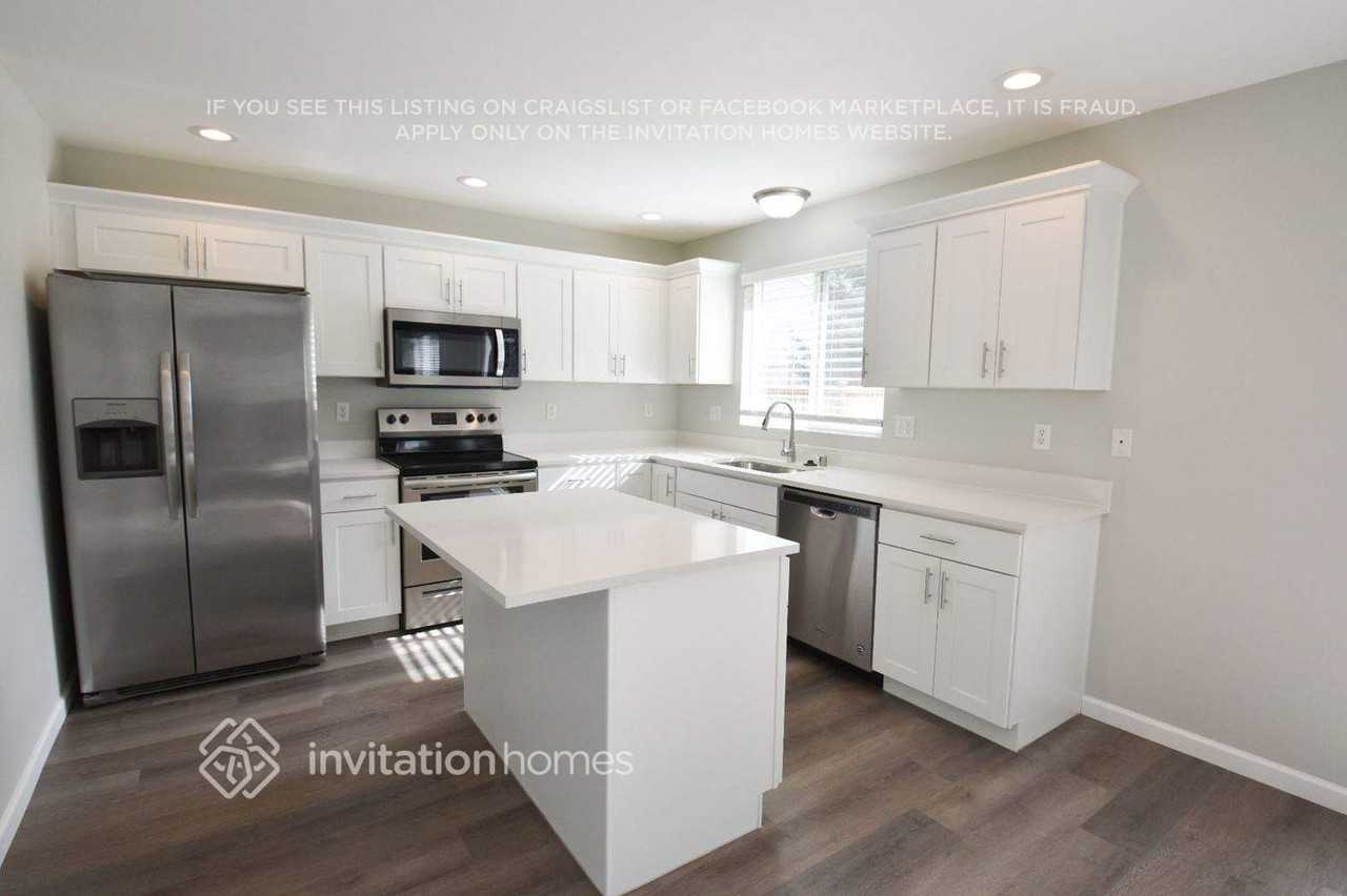 4604 213th St E - Photo 5 of 13