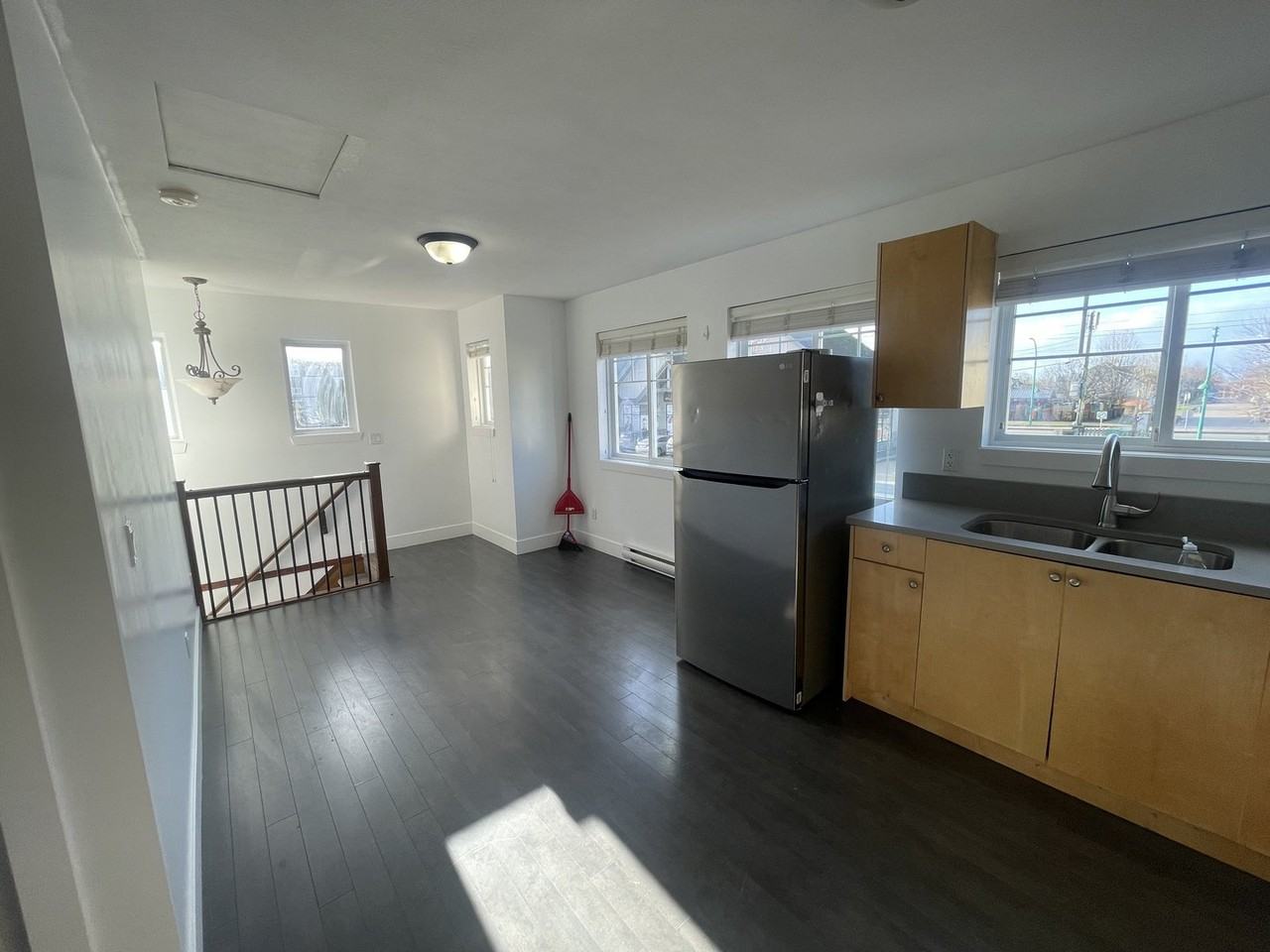 7257 192a St - Photo 2 of 10