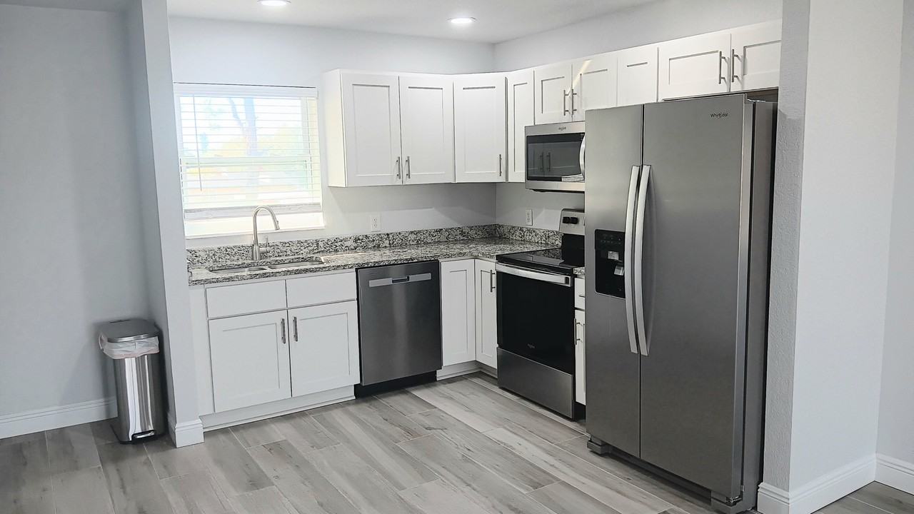 14506 South Tamiami Trail - DUnit D #D - Photo 5 of 18