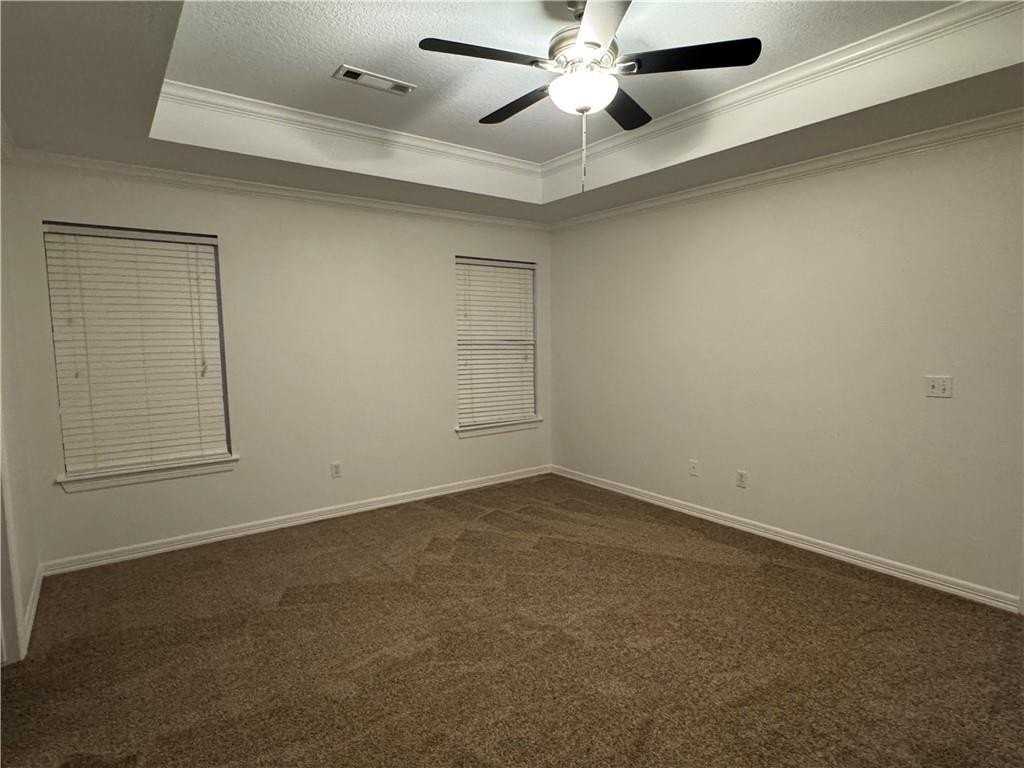 285 Carrington Ave - Photo 6 of 42