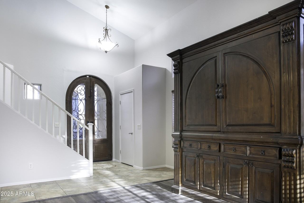 42275 W Calle St - Photo 4 of 25