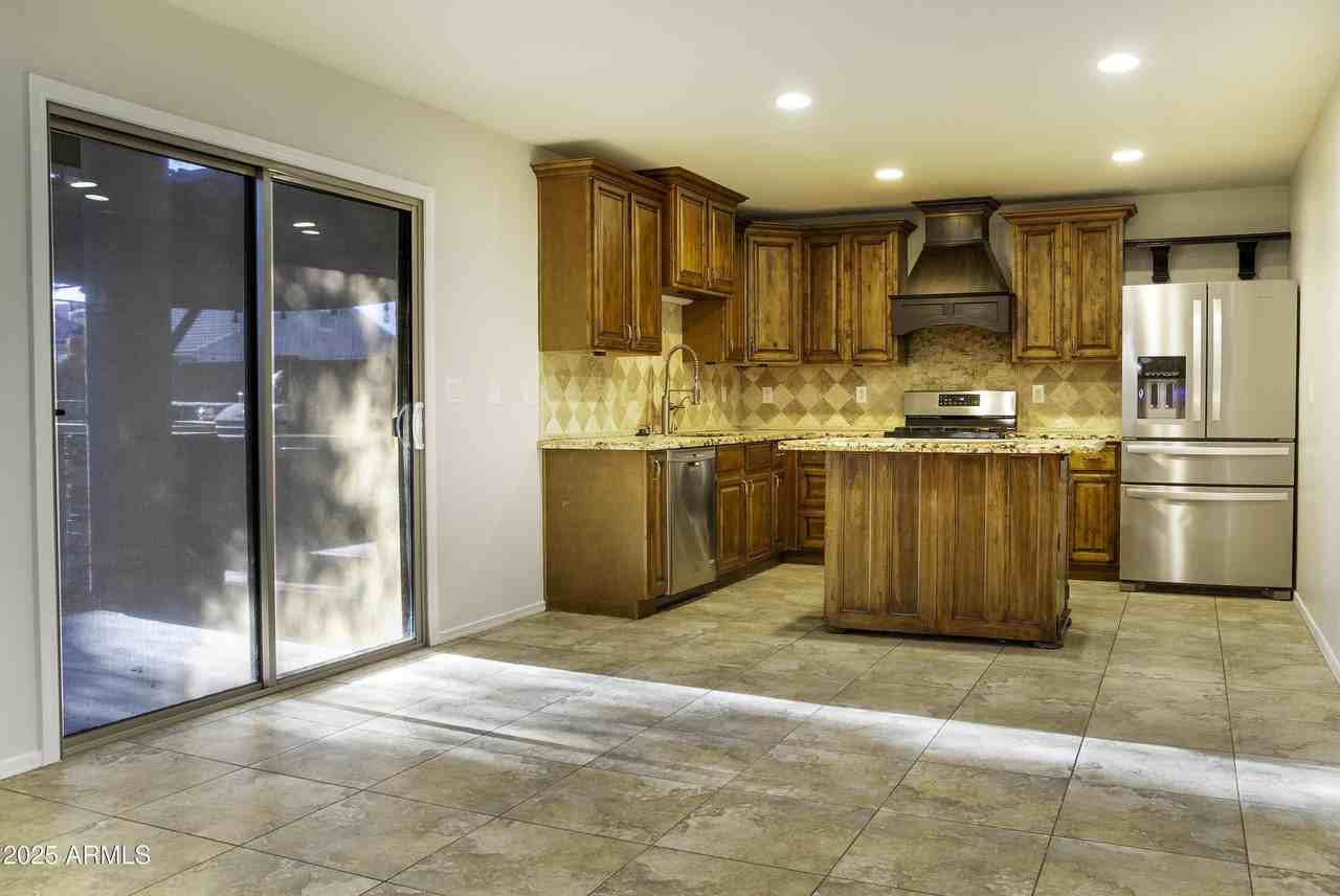 42275 W Calle St - Photo 5 of 25