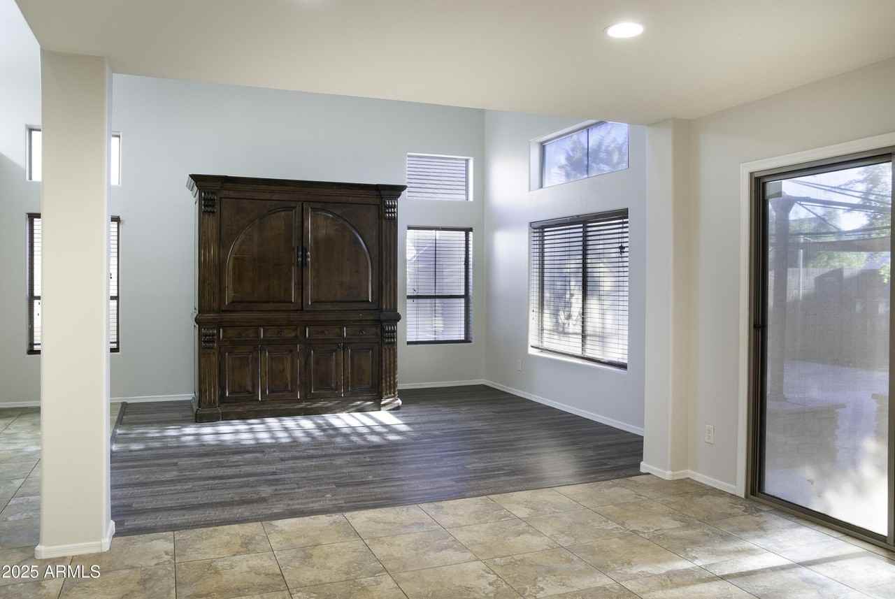 42275 W Calle St - Photo 7 of 25