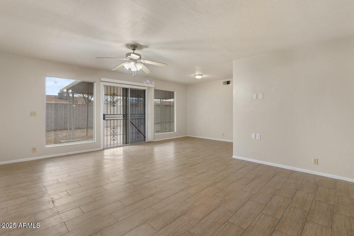 7120 W Sunnyslope Ln - Photo 4 of 26