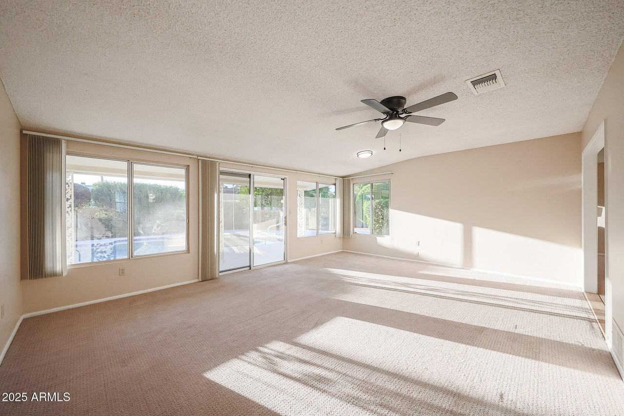 10832 W Saratoga Cir - Photo 3 of 38