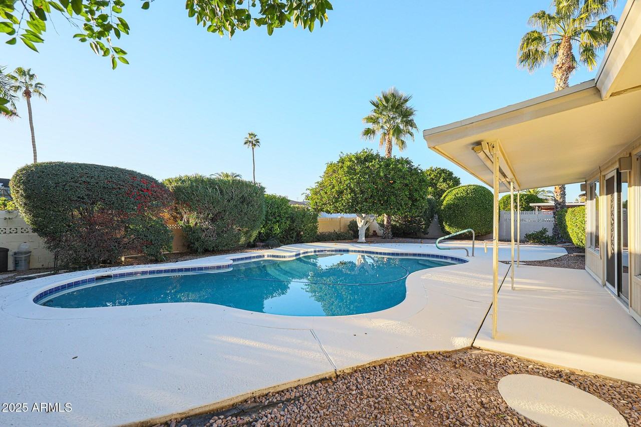 10832 W Saratoga Cir - Photo 4 of 38