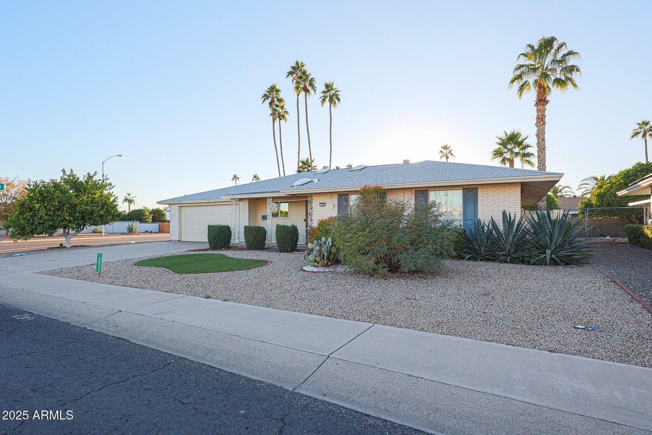 10832 W Saratoga Cir - Photo 6 of 38