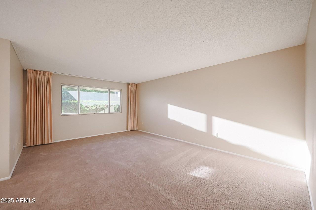 10832 W Saratoga Cir - Photo 7 of 38