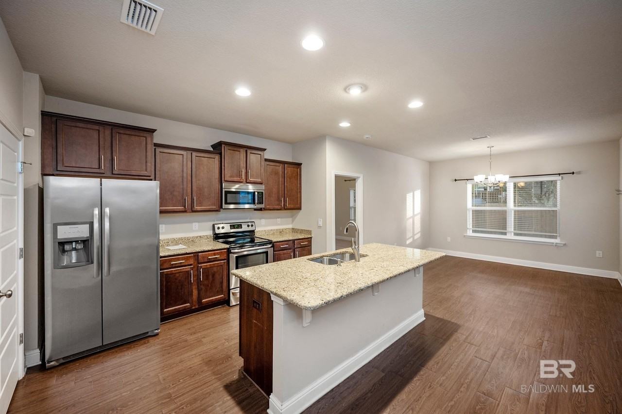 7824 Barrington Ln - Photo 3 of 27