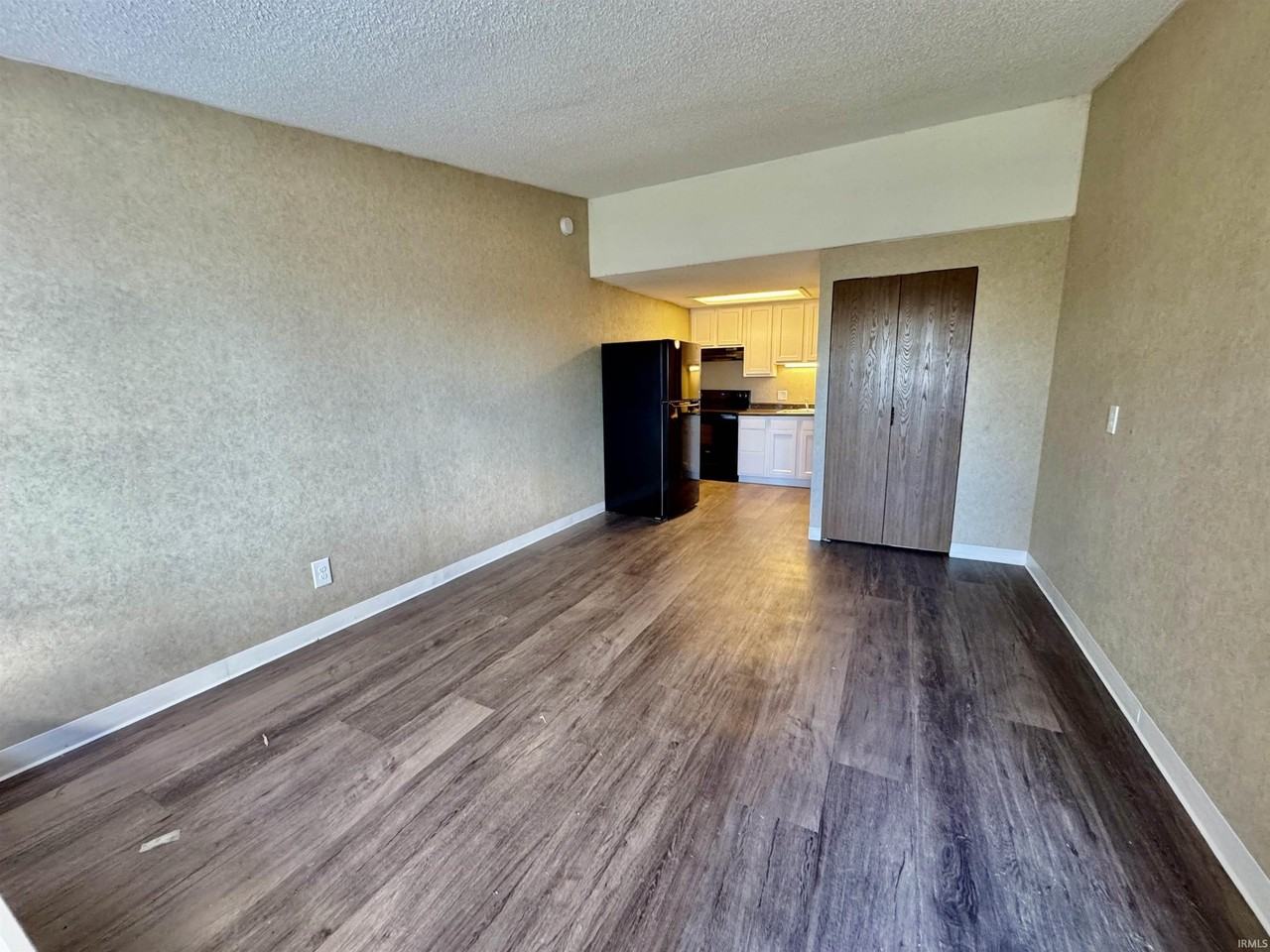 3126 S Acadia Ct - Photo 2 of 4