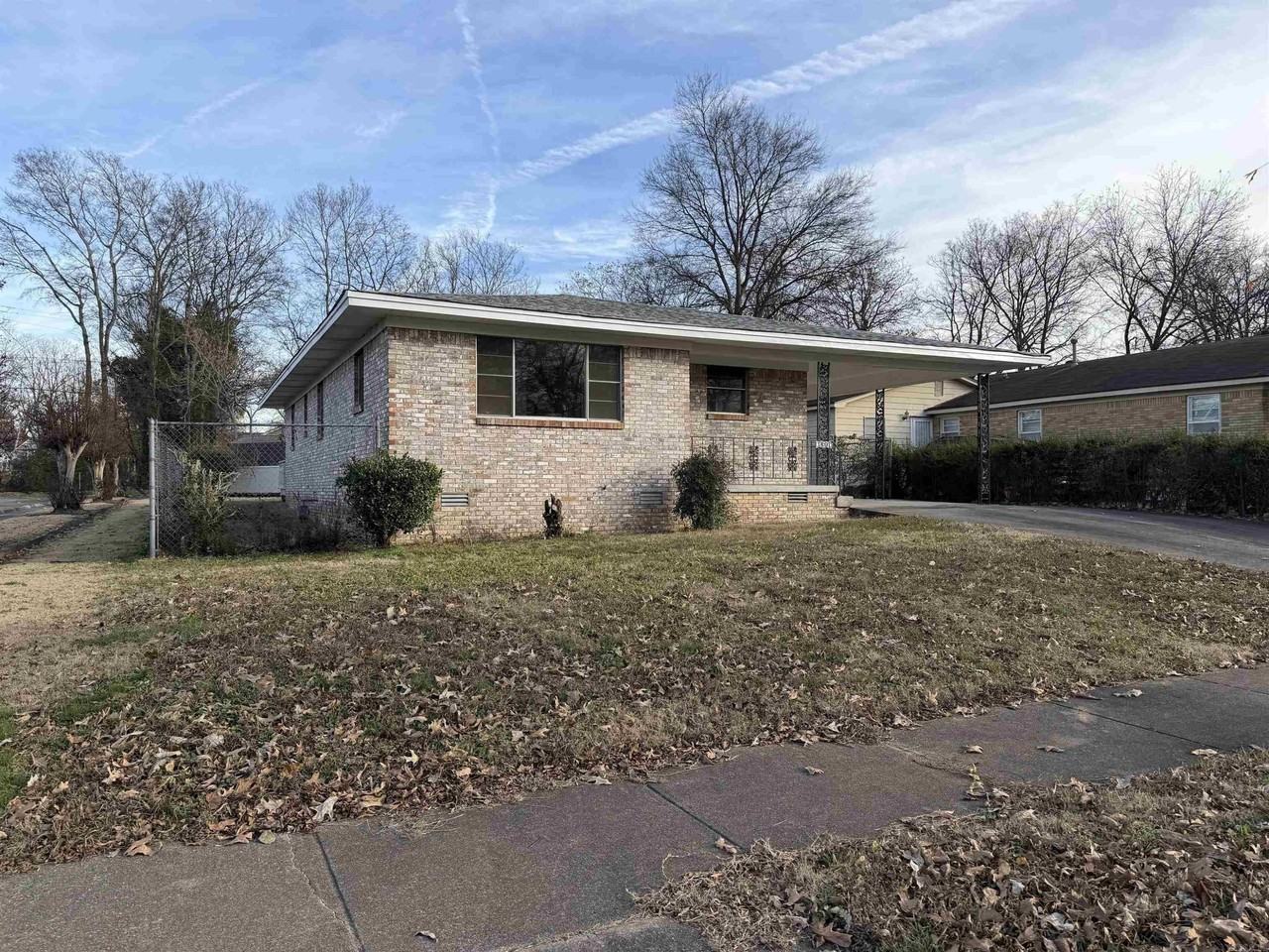 1801 S Izard St - Photo 2 of 26