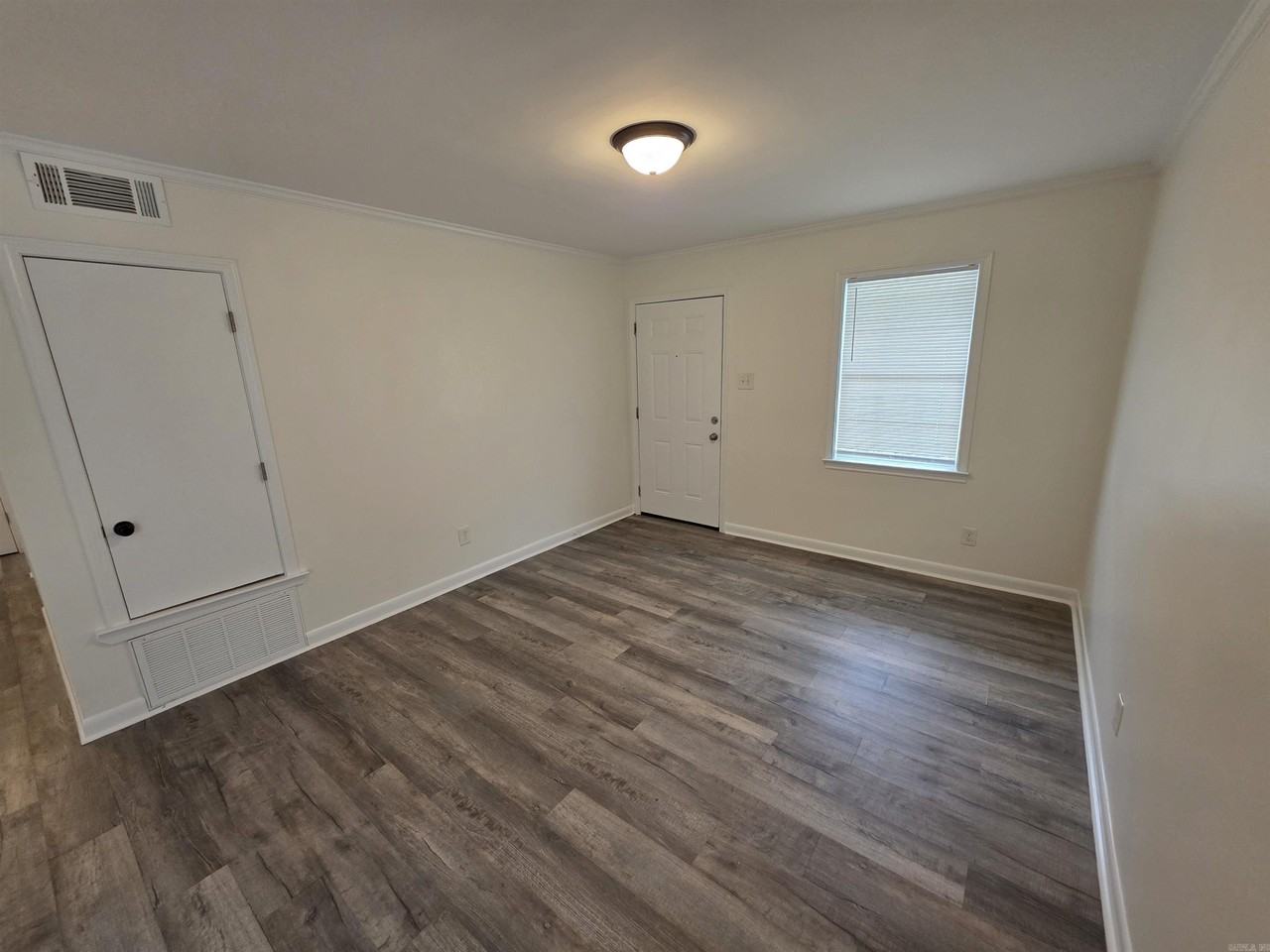 303 S Border St - Photo 2 of 9