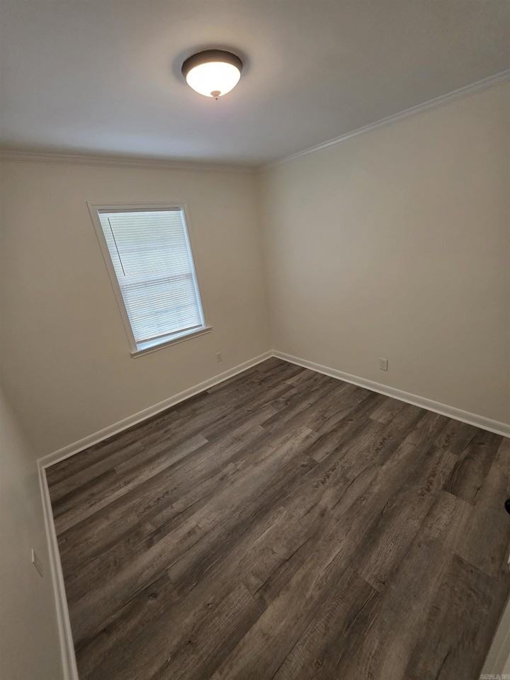 303 S Border St - Photo 5 of 9