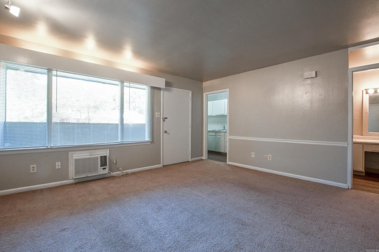 123 N Polk St - Photo 2 of 13