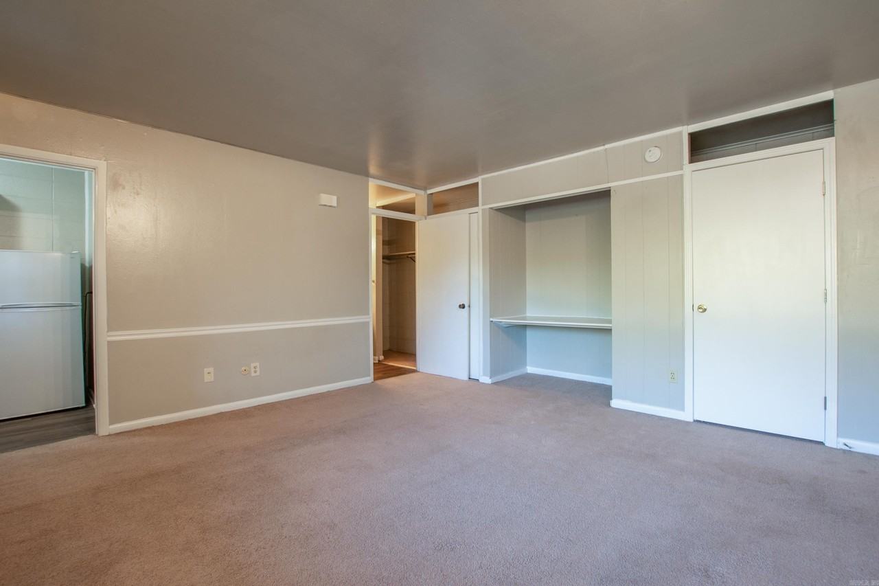 123 N Polk St - Photo 3 of 13