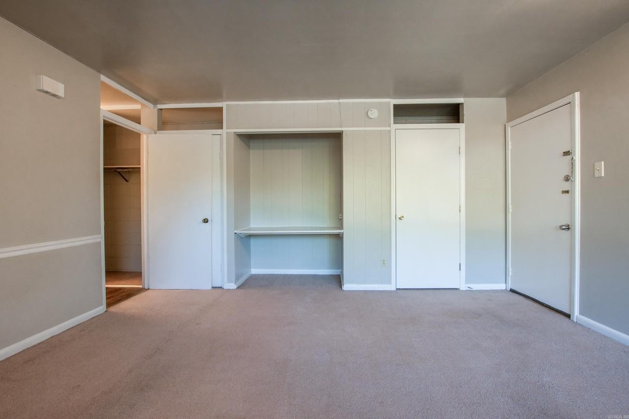 123 N Polk St - Photo 4 of 13