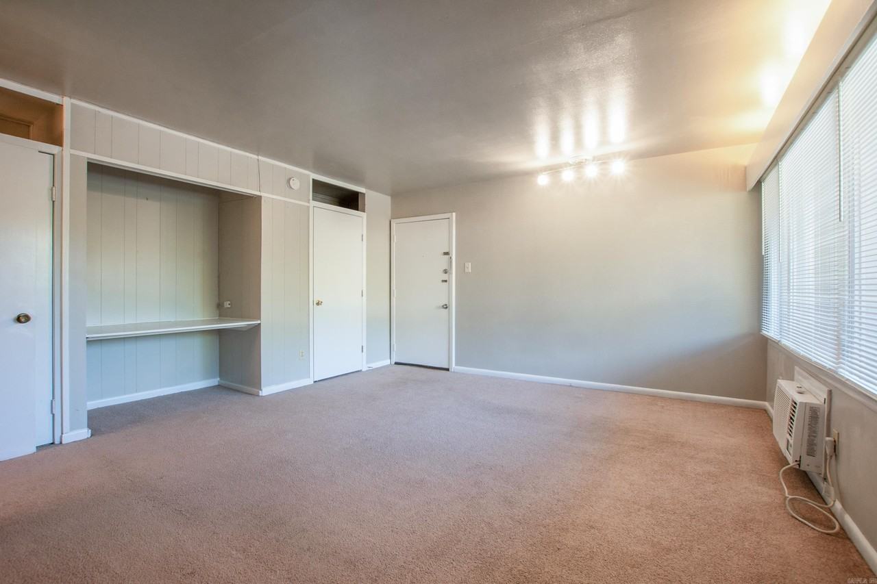 123 N Polk St - Photo 5 of 13