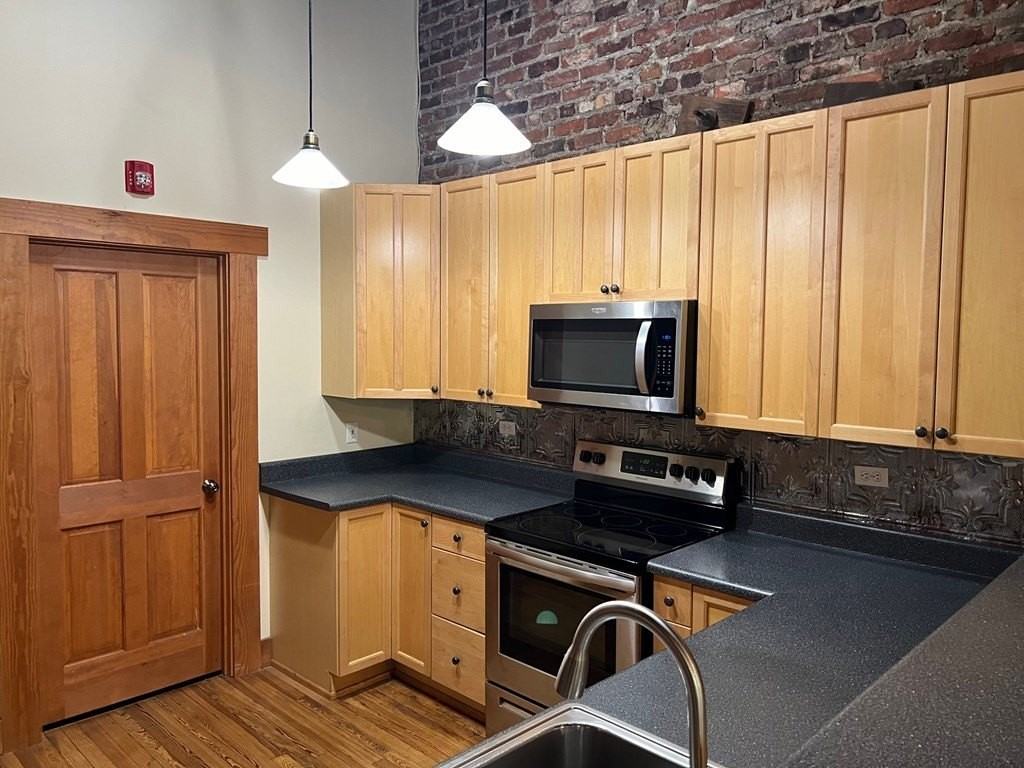 1108 Broadway Unit 1108a #1108A - Photo 3 of 24