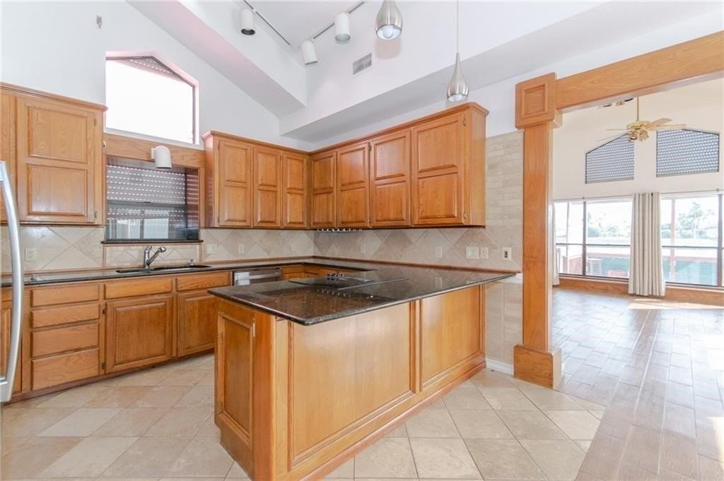 13925 Dasmarinas Dr - Photo 3 of 20