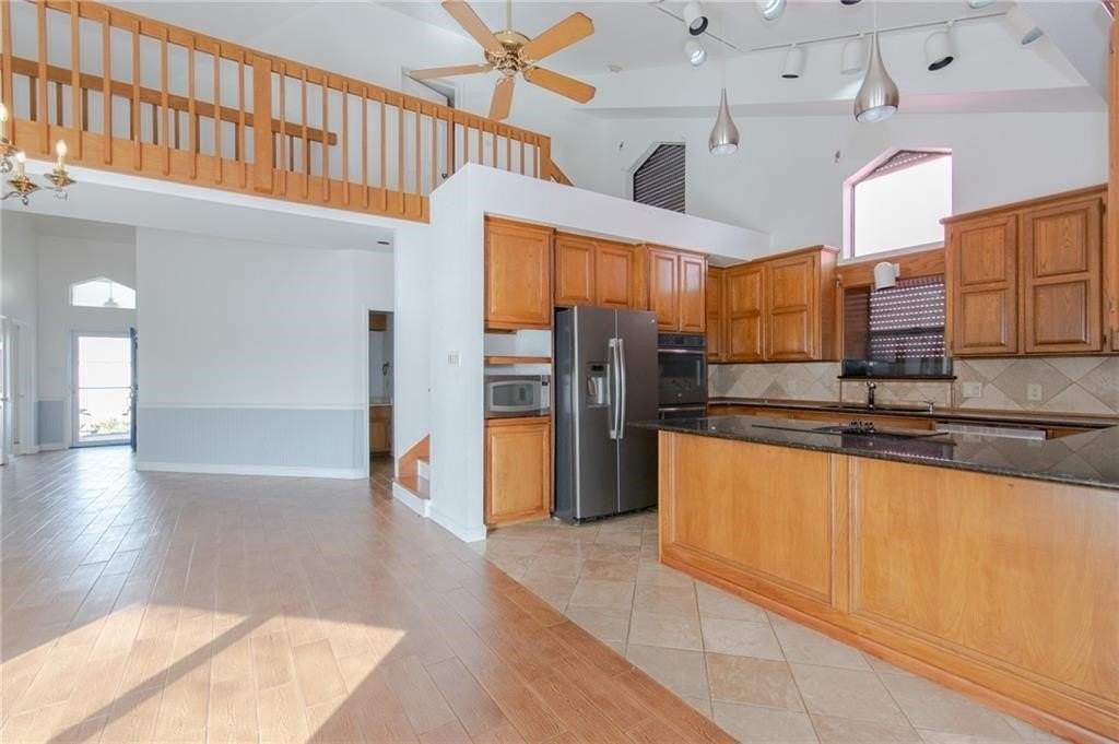 13925 Dasmarinas Dr - Photo 4 of 20