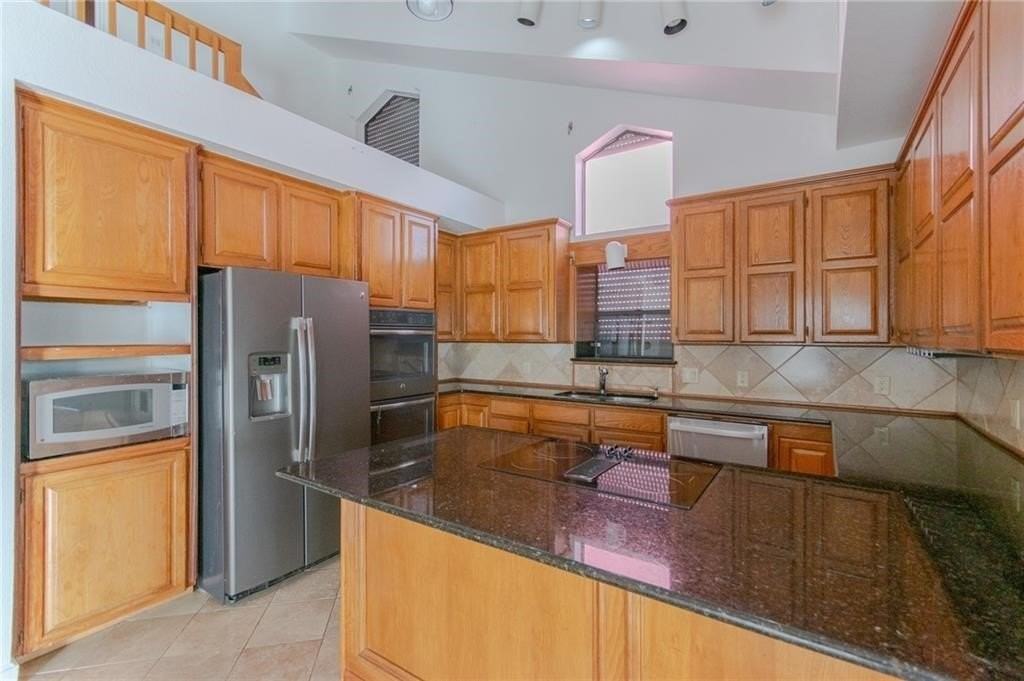 13925 Dasmarinas Dr - Photo 5 of 20