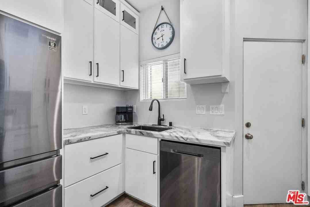 120 Driftwood St Unit 1/2 #1-2 - Photo 5 of 15