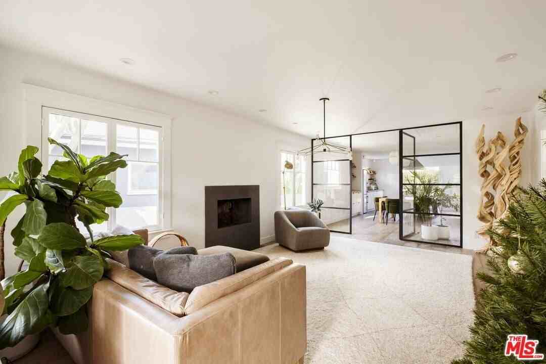 601 Crestmoore Pl - Photo 4 of 45