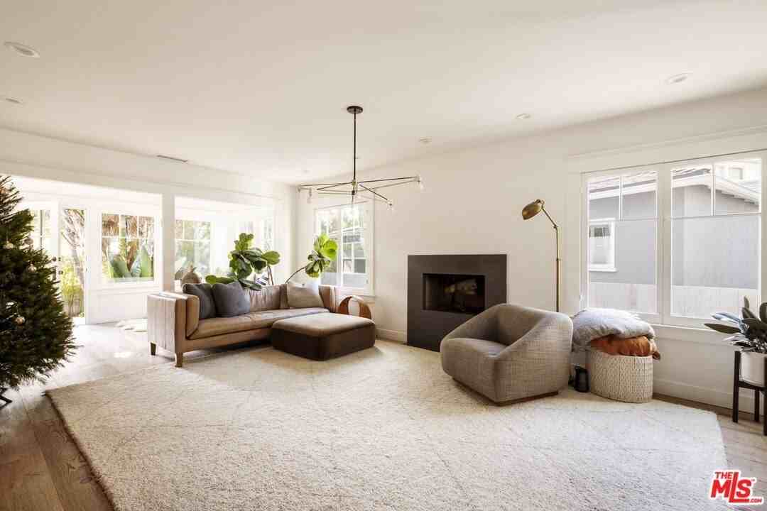 601 Crestmoore Pl - Photo 5 of 45