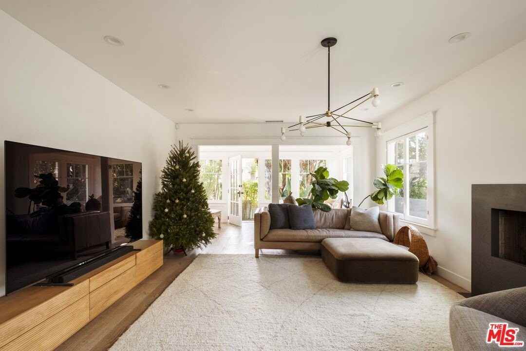 601 Crestmoore Pl - Photo 6 of 45