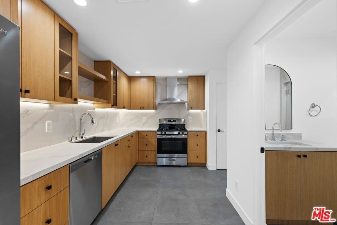 1062 1/2 S Alfred St - Photo 5 of 14