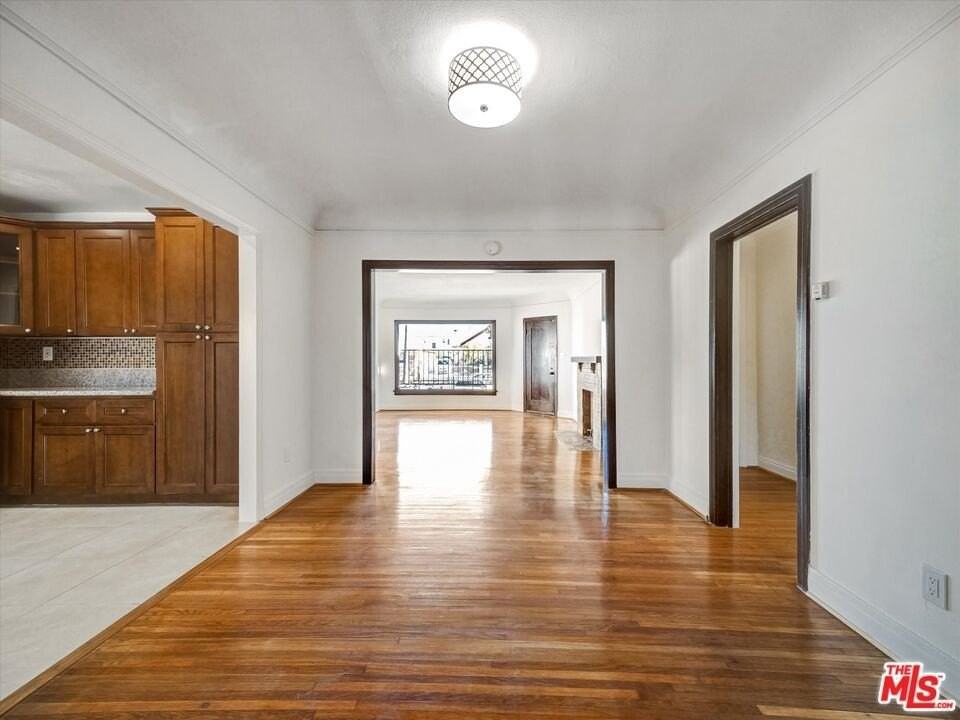 243 N Berendo St - Photo 6 of 22