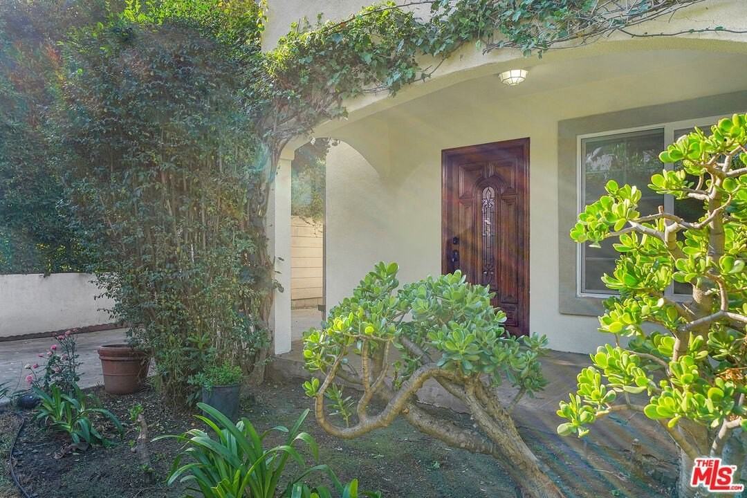 743 N Las Palmas Ave - Photo 4 of 29