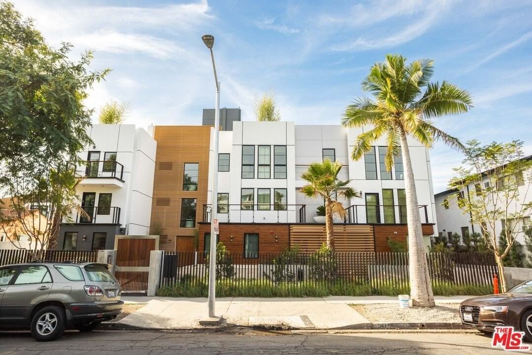 547 N Sweetzer Ave Unit 203 #203 - Photo 2 of 28