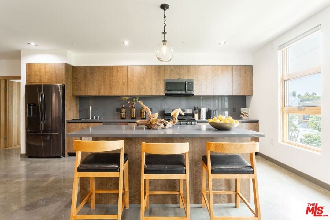 547 N Sweetzer Ave Unit 203 #203 - Photo 6 of 28