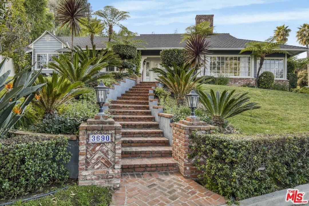 3690 Crownridge Dr - Photo 2 of 50