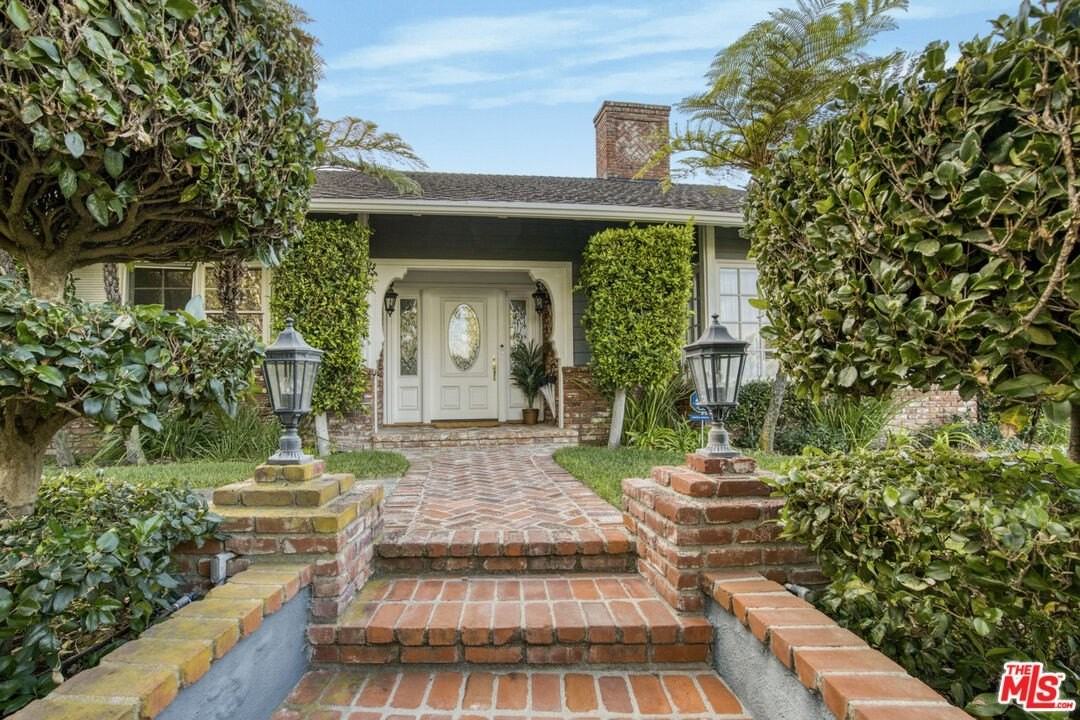 3690 Crownridge Dr - Photo 4 of 50