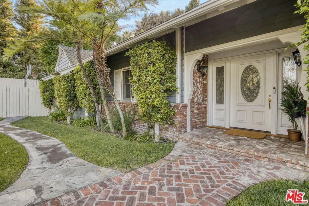 3690 Crownridge Dr - Photo 5 of 50