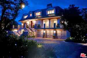 featured image of 980 Stradella Rd